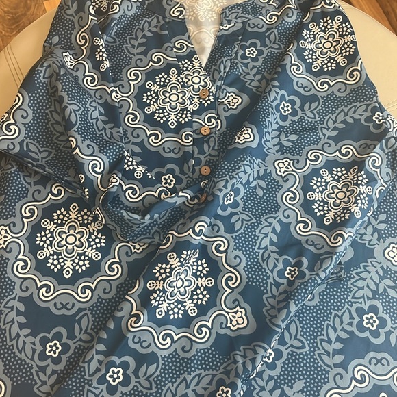 No tags but brand new LS Blouse. - Picture 2 of 4